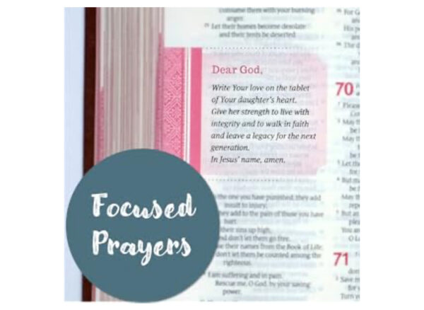 Thrive Devotional Bible for Women - Image 4
